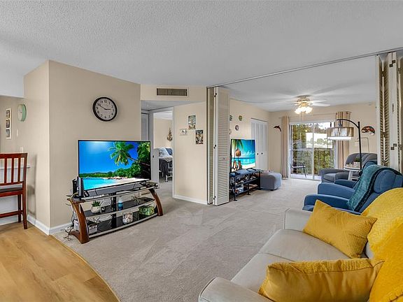4th image of 4210 IRONWOOD CIRCLE #403J