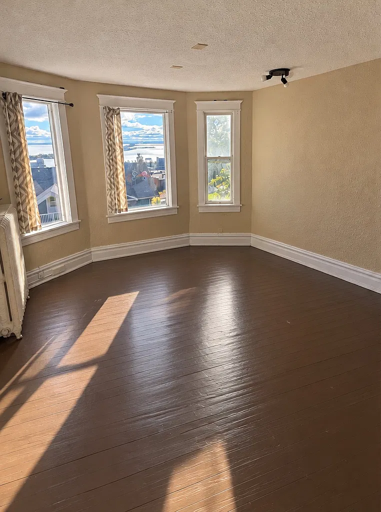 3 bed, 1209 sqft, $1,550 — Photo 3