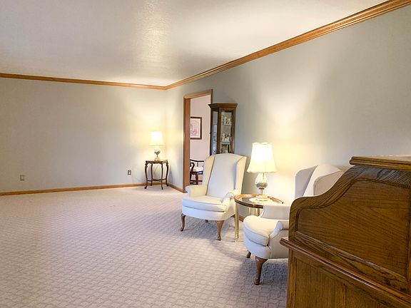 5th image of 475 N Luxford Ct