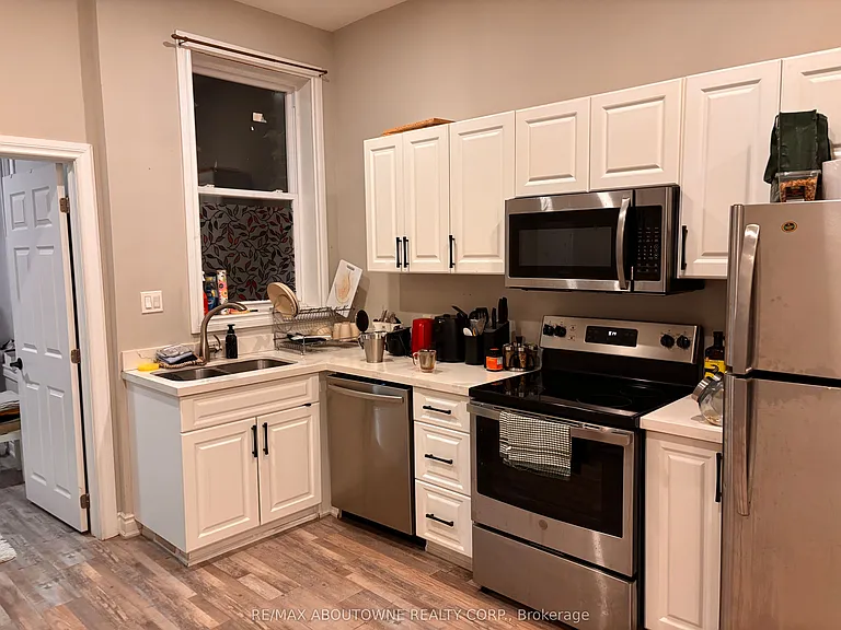 498 Main St E #1A — Photo 4