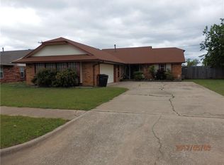 3609 Country Clb, Moore, OK 73160