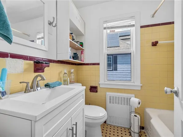 325 College Avenue image 19 of 27