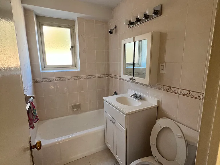 194-15 65th Cres #F — Photo 12