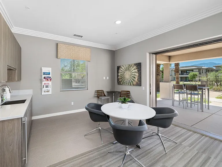 502 Retreat Cir — Photo 44