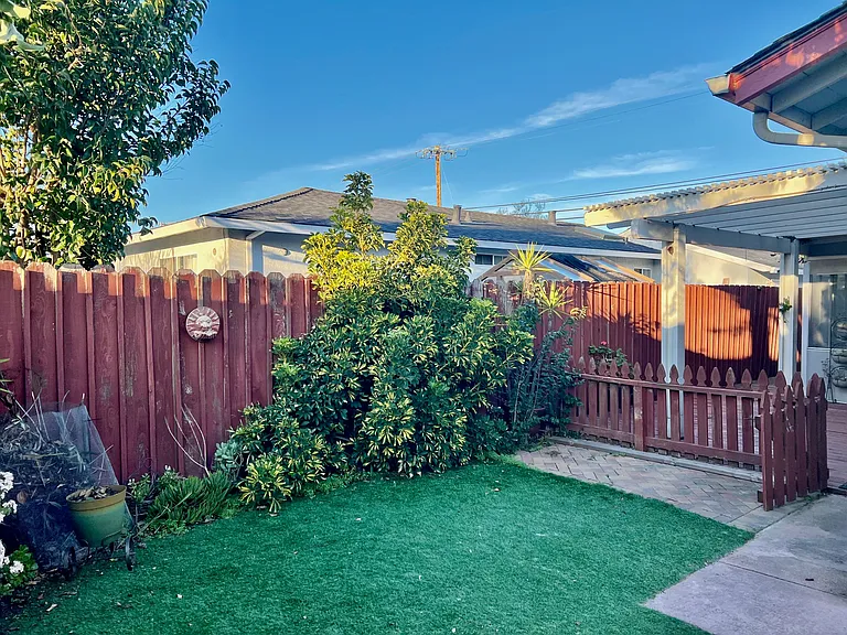 2212 Francis Ave — Photo 40