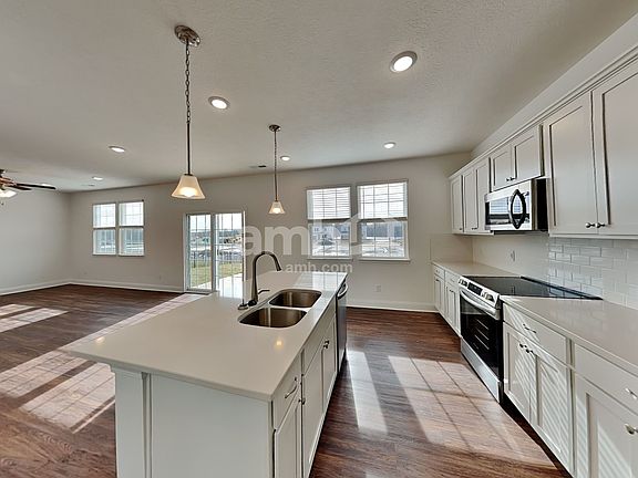 3rd image of 8418 Merlin Dr