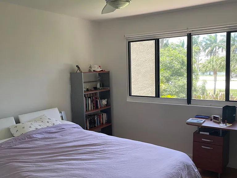 777 Saint Albans Dr — Photo 6
