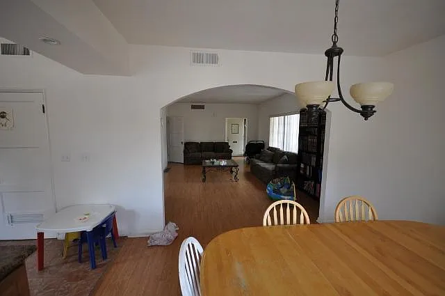 428 N Treat Ave — Photo 2