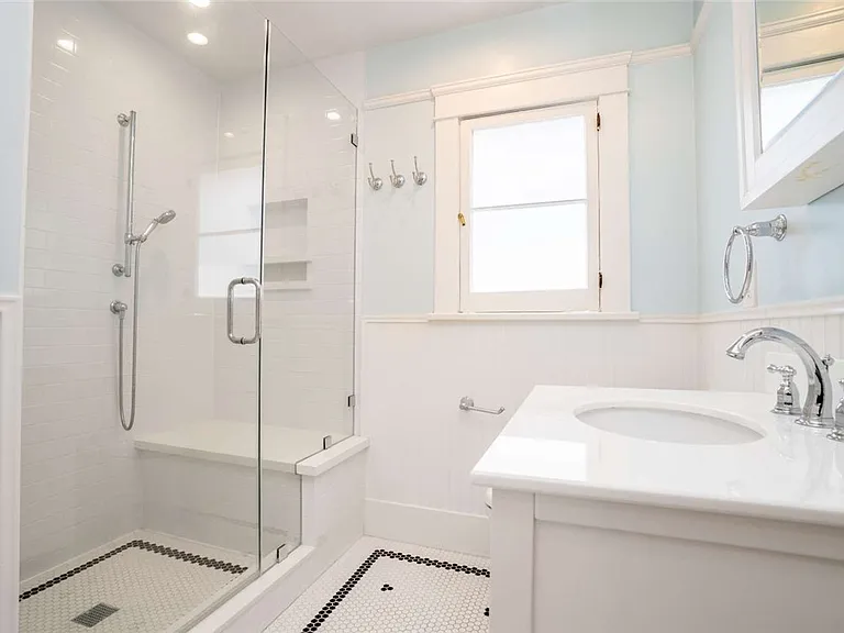 5049 Mount Royal Dr — Photo 10