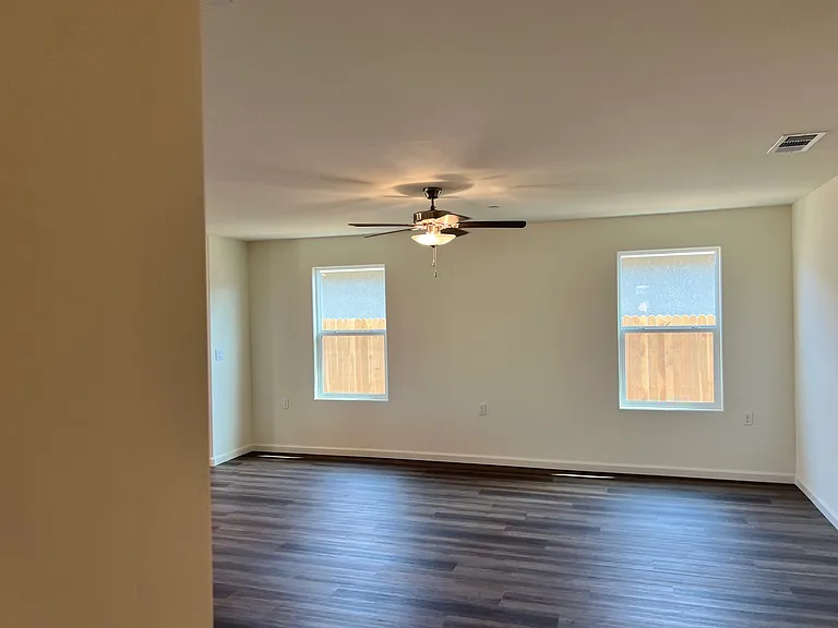 635 Skyler Ln — Photo 7