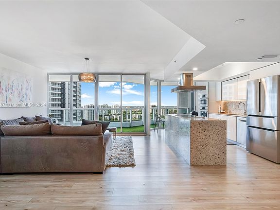 4th image of 21205 Yacht Club Dr #2703