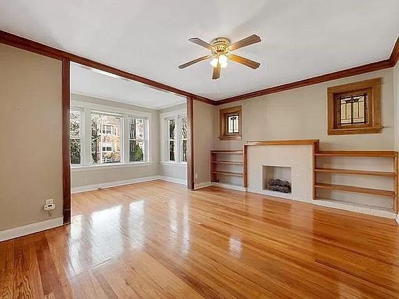 3rd image of 4852 N Rockwell St APT 3