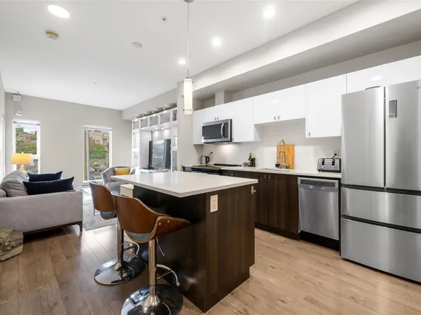 767 Tyee Rd #404, Victoria, BC V9A 0G5