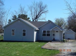 644 W Maple St, Marshfield, MO 65706
