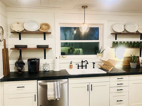 3rd image of 1052 Madison St #1265
