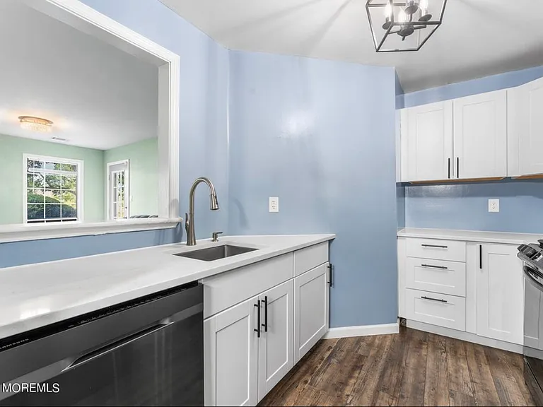 339 Yorkshire Pl — Photo 9