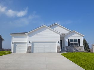 885 Chestnut Dr, Waukee, IA 50263