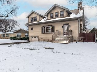 934 Wesley Dr, Park Ridge, IL 60068