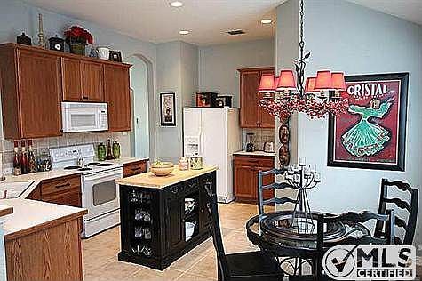 4th image of 2364 Aurora Dr