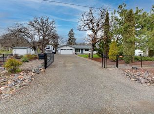 689 Rockwood Ln, Eagle Pt, OR 97524