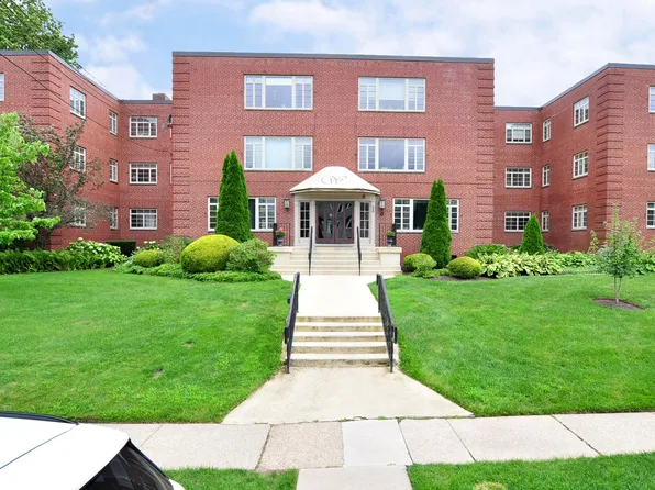 30 Outlook Avenue APT 208, West Hartford, CT 06119