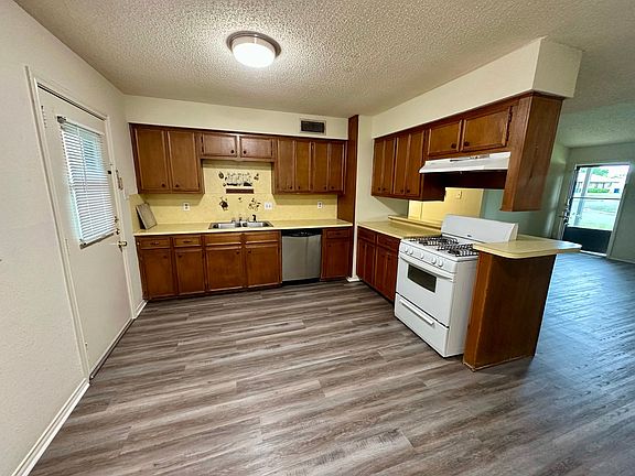 3rd image of 208-210 Romana Cir
