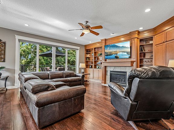 5th image of 15630 SW Brighton Ct