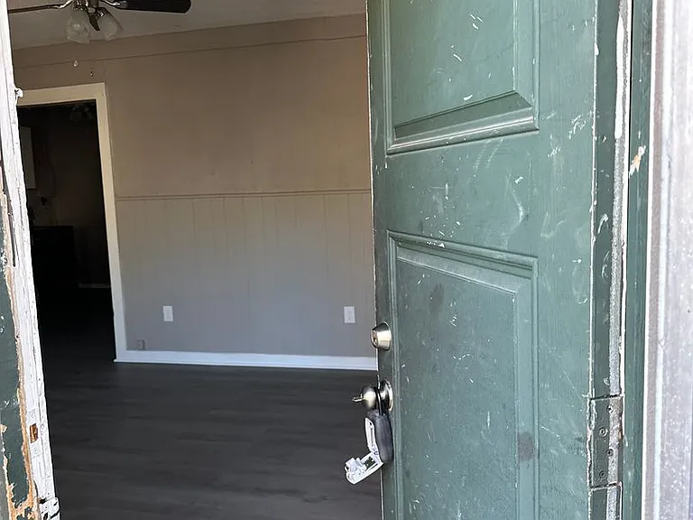 1028 W Lexington Ave — Photo 3