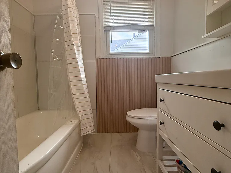 13th Pl NW — Photo 17