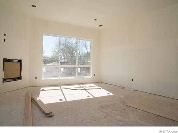 4th image of 1921 Hooker St #101