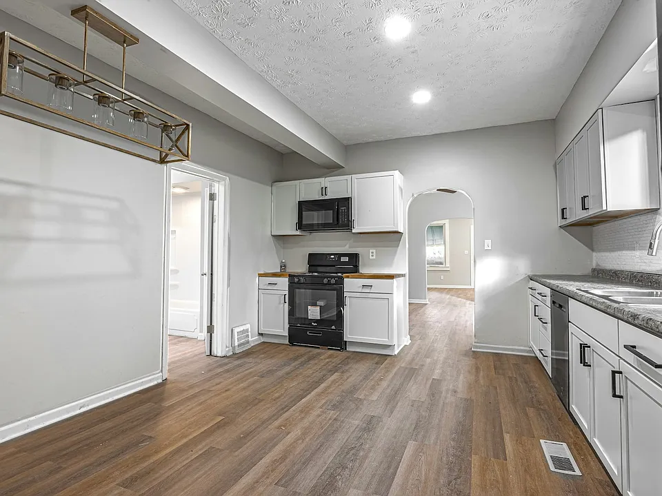 3240 W 56th St