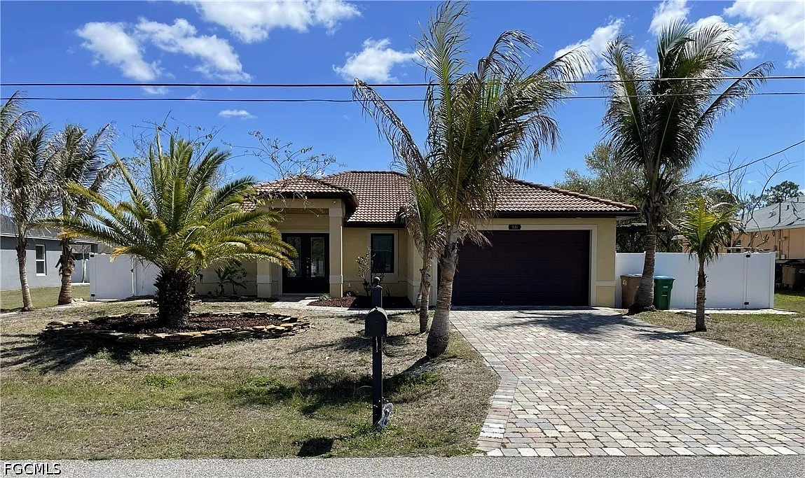 3 bed, 2.0 bath, 1984 sqft, $2,000 — Photo 1
