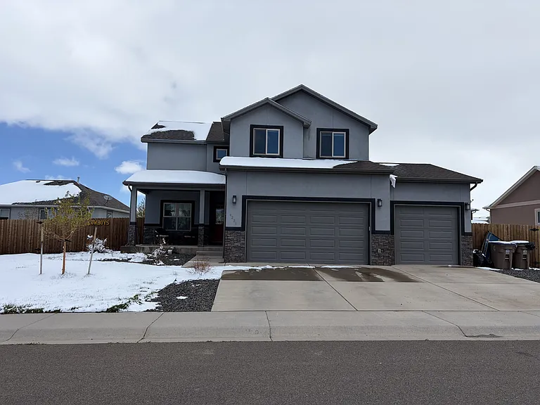 4221 Chippewa Dr — Photo 1