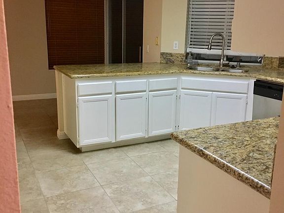 4th image of 1496 Oakcreek Ln