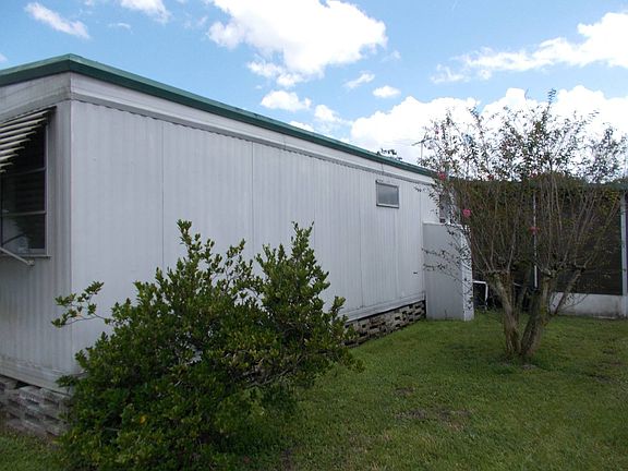 4th image of 407 Calamondin St