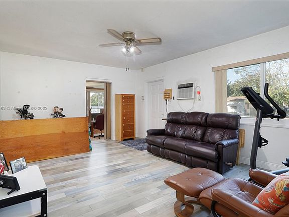 2nd image of 1360 NE 138th St