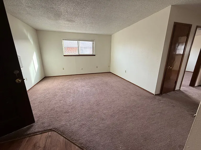 Fox Valley Apartments — Photo 28
