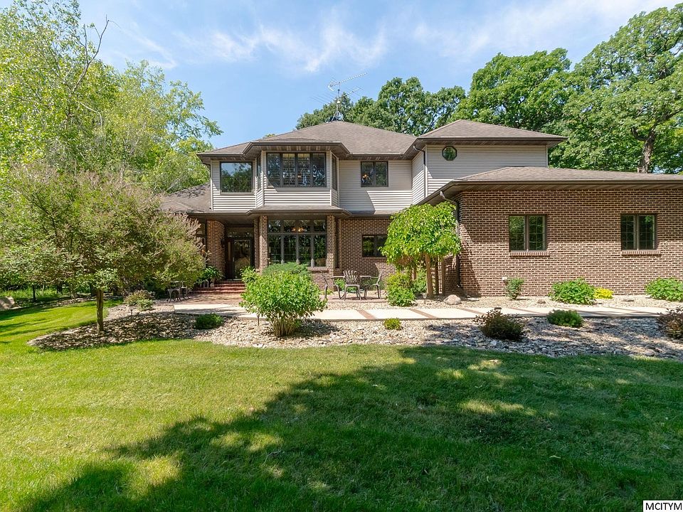 1st image of 5 Woodshire Ln
