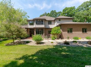5 Woodshire Ln, Mason City, IA 50401