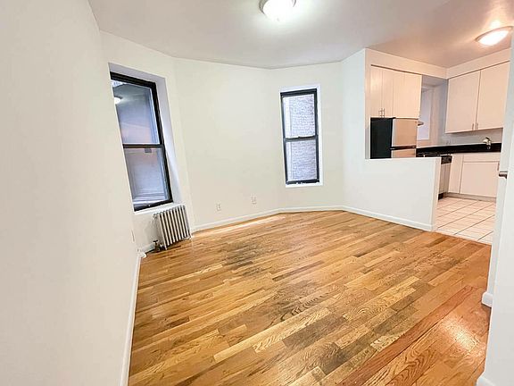 2nd image of 220 E 85th St #3EM