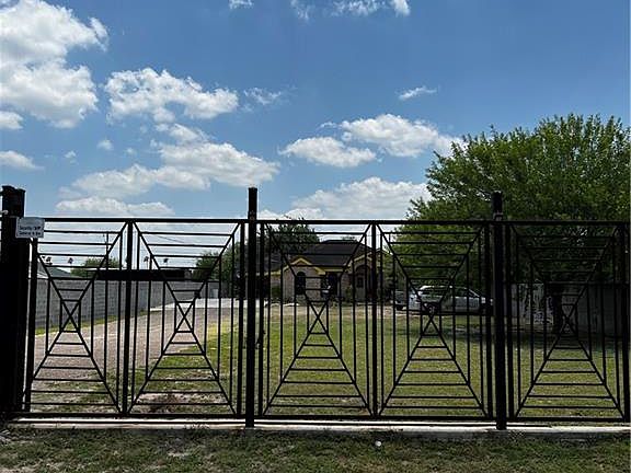 2nd image of 8200 Tierra Linda Ln