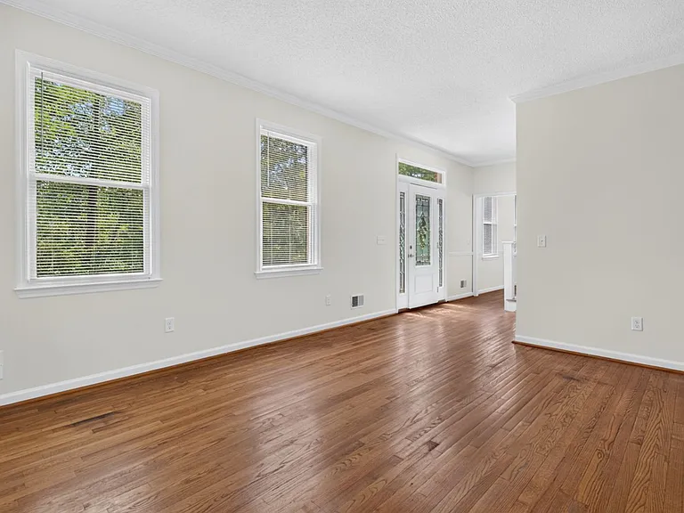 2027 Riding Ridge Rd — Photo 6