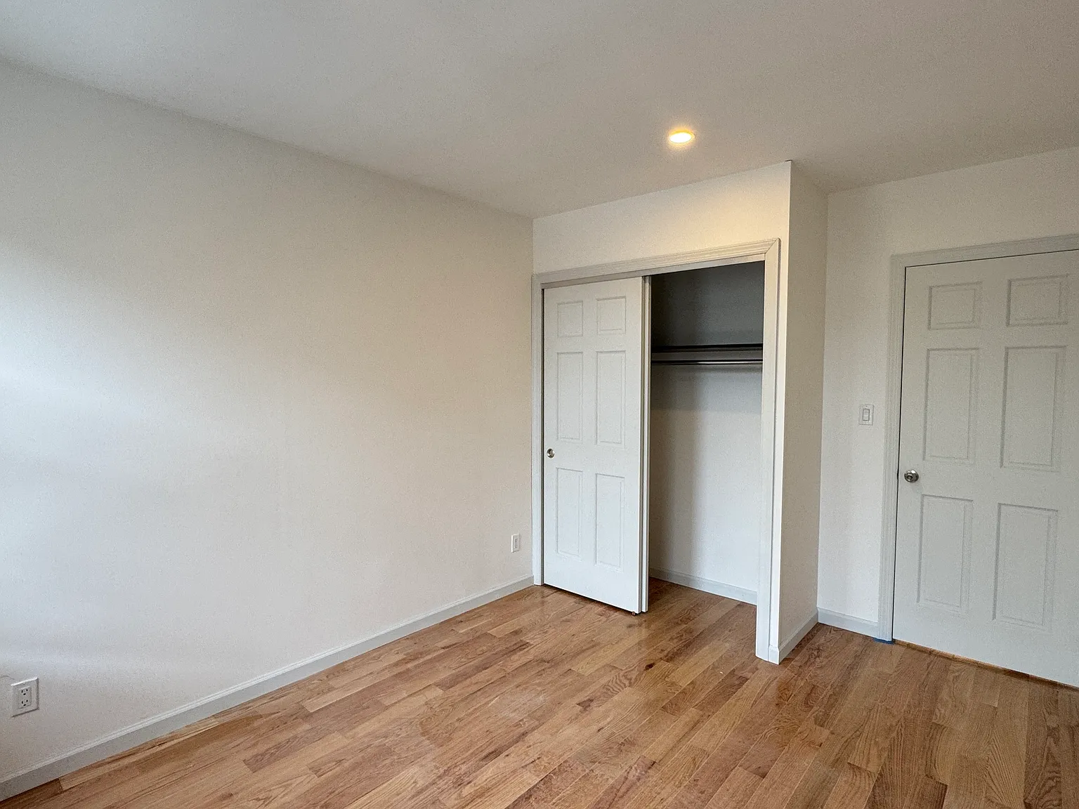1671 W 4th St — Photo 3