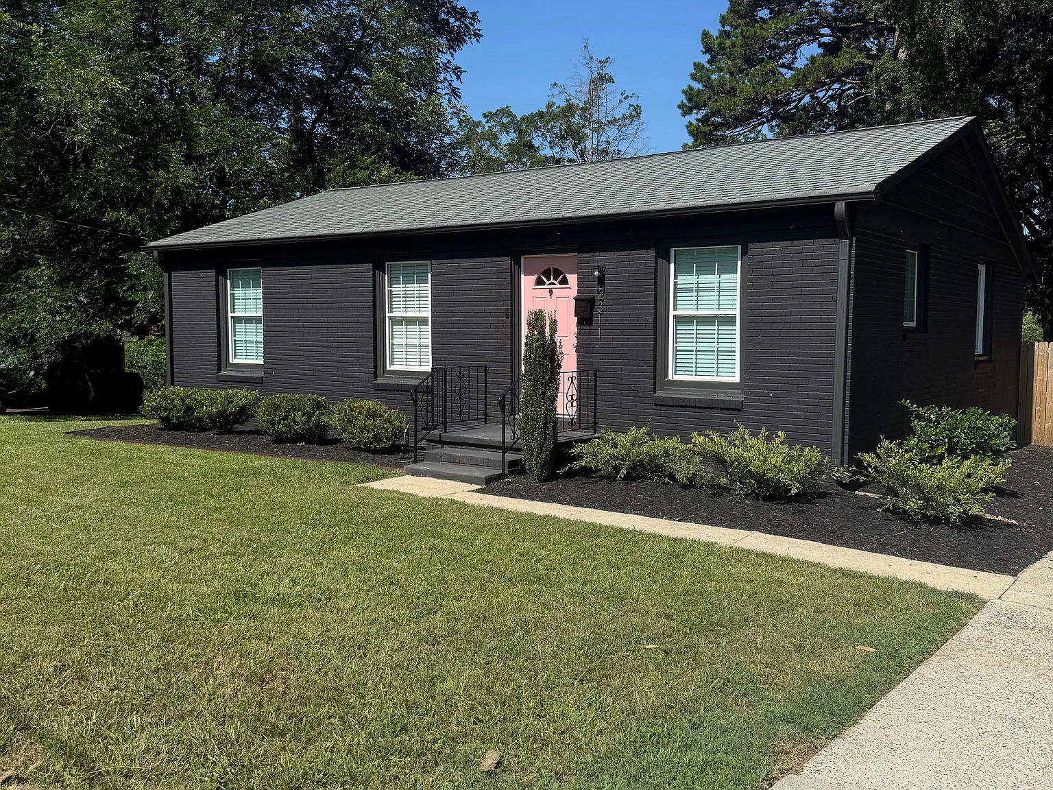 3 bed, 1000 sqft, $1,900 — Photo 3