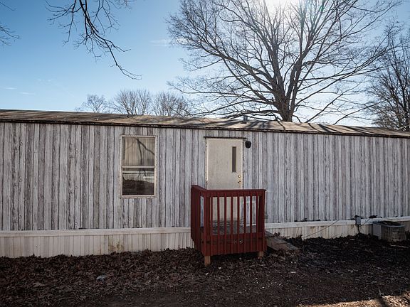 3rd image of 300 Randell Dr
