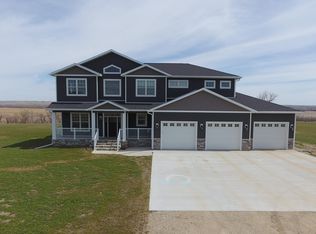 2405 Matts Dr N, Mandan, ND 58554