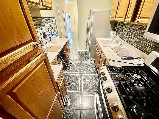 4th image of 569 46th St Floor 2