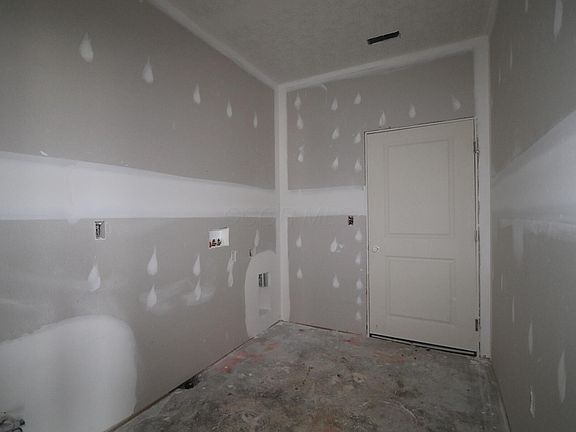 4th image of 3398 Jessica Ln N