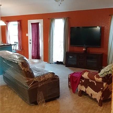 4th image of 118 Commonwealth Cir