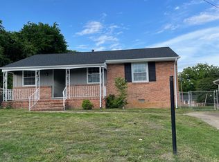 953 Hillside Dr, Petersburg, VA 23803